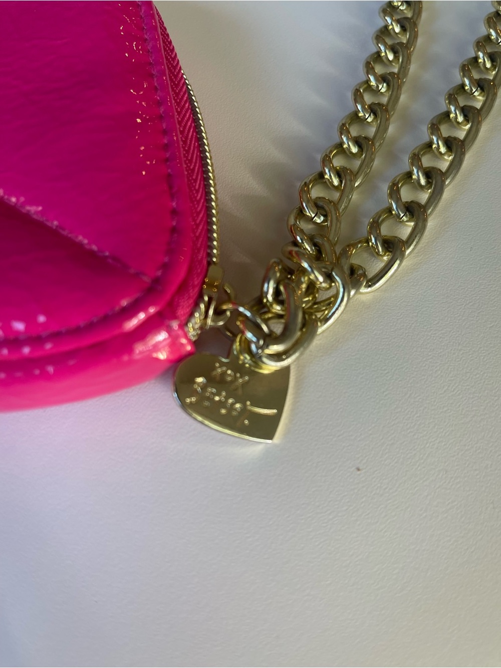 Betsey Johnson Hot Pink Lip-Shaped Wristlet with Gold Chain - Picture 2 of 4